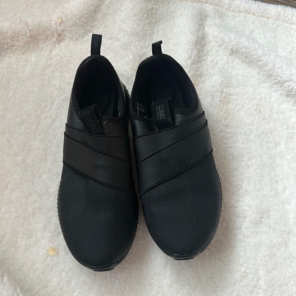 Black non slip shoes